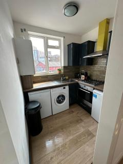 Central & Cozy 3BR Apt - High Chair - Free Parking - Londres - 3