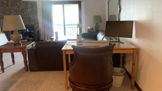Avon Center 1 Bed 1 Bath w Balcony - 7