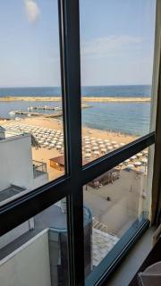 Stunning Private Beachfront Studio with Pool Access - Golden Sands - 6