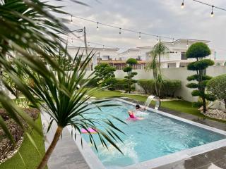 Luxurious Pool Villa , Ipoh with Karaoke, Snooker for 15-20 pax - Ipoh - 0
