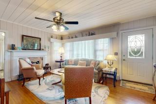 Little White House on the Hill - 1