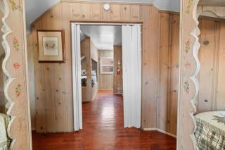 Lake Cottage - Vintage Big Bear Cabin close to The Village and Lake - 3