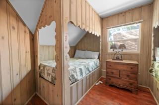 Lake Cottage - Vintage Big Bear Cabin close to The Village and Lake - 4