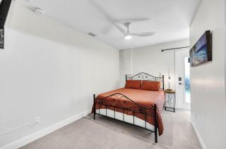 Heated Pool, Sleeps 10, Relaxing Lanai, Near Beaches, Pet Friendly! - 4