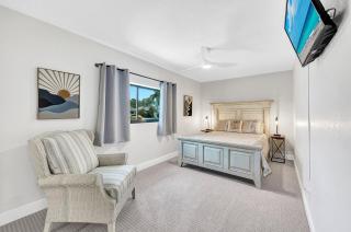 Heated Pool, Sleeps 10, Relaxing Lanai, Near Beaches, Pet Friendly! - Bonita Springs - 6