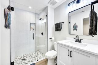Heated Pool, Sleeps 10, Relaxing Lanai, Near Beaches, Pet Friendly! - 1