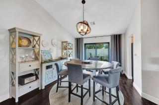 Heated Pool, Sleeps 10, Relaxing Lanai, Near Beaches, Pet Friendly! - 3