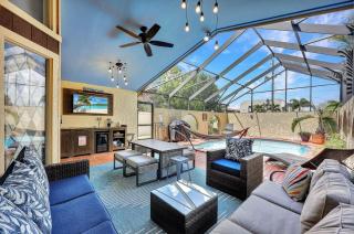 Heated Pool, Sleeps 10, Relaxing Lanai, Near Beaches, Pet Friendly! - 2