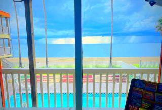 Sea Shell Inn on the Beach - 2