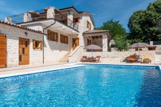 Stone house with pool and yard - Villa Histra - Šumber - 0