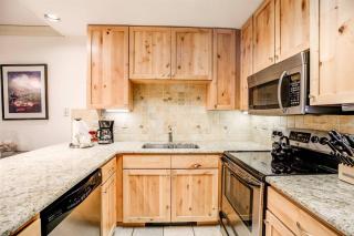 2 Bedroom Ski-In, Ski-Out Condo At The Village At Peak 9 - 4