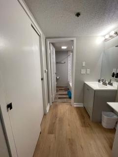 Aksarben Modern 1Bed ground level with parking - Omaha - 1