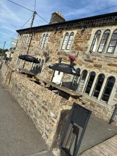 Cross Hands Hotel - Llanybydder - 0