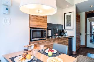 Lakefront Mountain View - Resort Studio - 5