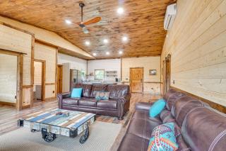 Hot Tub and Mtn Views Pet-Friendly Englewood Cabin - Tellico Plains - 5