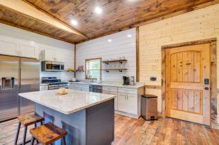 Hot Tub and Mtn Views Pet-Friendly Englewood Cabin - Tellico Plains - 3