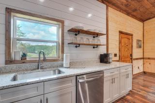 Hot Tub and Mtn Views Pet-Friendly Englewood Cabin - Tellico Plains - 1