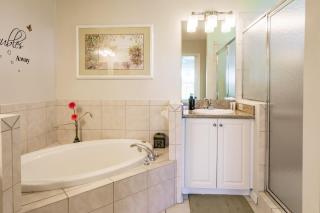 Stunning 3BR Naples Condo with Tropical Views - Naples - 1