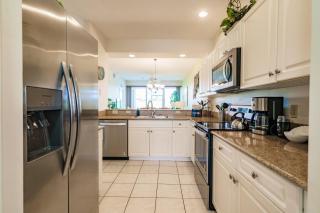 Stunning 3BR Naples Condo with Tropical Views - Naples - 5