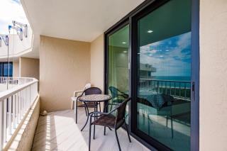 2 BR Condo by the Beach - Splendid Ocean View - 2
