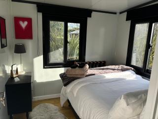 Adorable little container house - 5