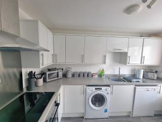 Stylish Spacious 4 Bed Townhouse near station with Parking & High Speed WiFi - Rugby - 5