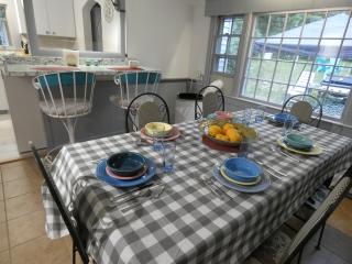 Cranberry Hollow Cottage-short walk to lake beach - 5