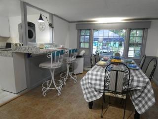 Cranberry Hollow Cottage-short walk to lake beach - 2