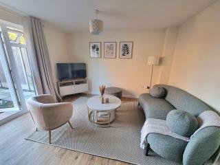 Stylish Spacious 4 Bed Townhouse near station with Parking & High Speed WiFi - Rugby - 9
