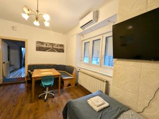 Plemićeva Street Condo - 2