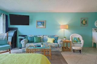 Mariners Cove 404 - Ocean View Studio Steps From The Beach! - New Smyrna Beach - 1