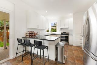Spacious 6br Home in Fleetwood, with Free Parking - Guildford - 3