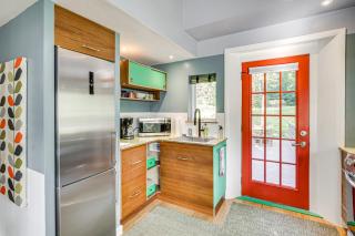 3 Mi to Boothbay Harbor Coastal Colorful Home! - East Boothbay - 8