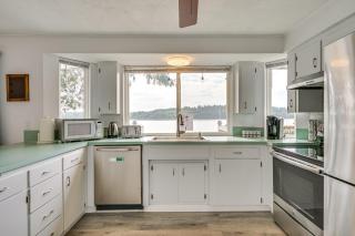 Serene Shelton Sanctuary with Private Beach and Kayaks - Shelton - 5