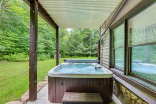 Cabin with Hot Tub and WiFi 4 Mi to Snowshoe Resort - 8