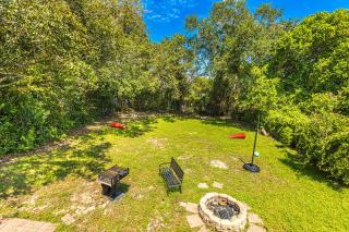 Gorgeous Centrally Located Ocean View 2 King, Huge Private Yard & Deck, Firepit, BBQ, & Game Tables - Myrtle Beach - 8