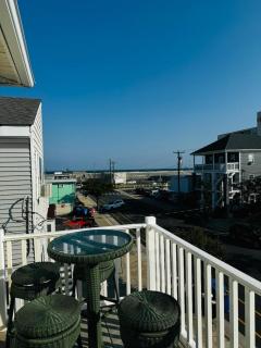 Family Friendly Beach Block Ocean View 3 BR, 2 BA, Condo near Wildwood Crest and Convention Center - Wildwood - 9