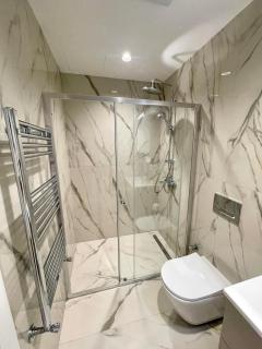 Emerald Gem Amidst Diamonds with Free Private Parking in Skopje City Center - Skopje - 2