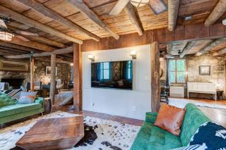 The Furry Main Lodge - Waynesville - 7