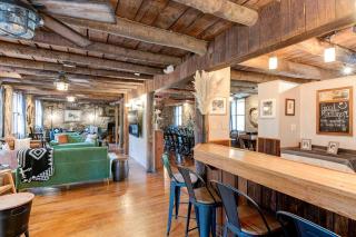 The Furry Main Lodge - Waynesville - 6