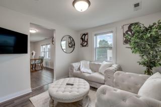 Dog-Friendly Blue Island Apt with Backyard! - Blue Island - 0