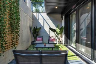 Hidden Gem - 3 BR Steps to Little Italy and UofT - 5