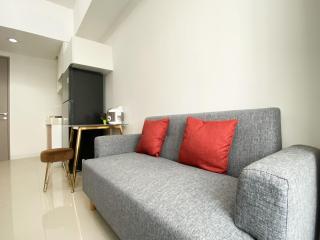 Cozy Stay 1BR at Vasanta Innopark Apartment By Travelio - Cikarang - 6