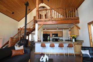 Perfect Vacation Rental, walk to Cle Elum Lake! Game Room, Firepit, Fenced - Driftwood Acres - 0