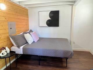Perfect Vacation Rental, walk to Cle Elum Lake! Game Room, Firepit, Fenced - Driftwood Acres - 5