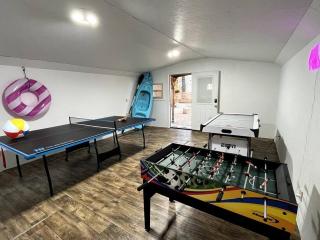 Perfect Vacation Rental, walk to Cle Elum Lake! Game Room, Firepit, Fenced - Driftwood Acres - 3