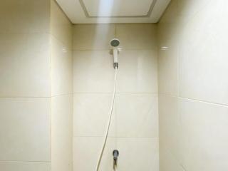 Cozy Stay Studio (No Kitchen) Elvis Tower Apartment By Travelio - Cikarang - 2