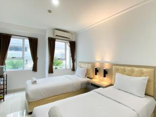 Cozy Stay Studio (No Kitchen) Elvis Tower Apartment By Travelio - Cikarang - 9
