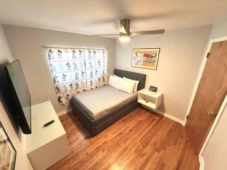 Large 3Bedrooms 1 Bath Near DownTown Dining - 8