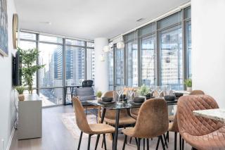 Large 2BR on Bay Street 4 Beds with Balcony - 7